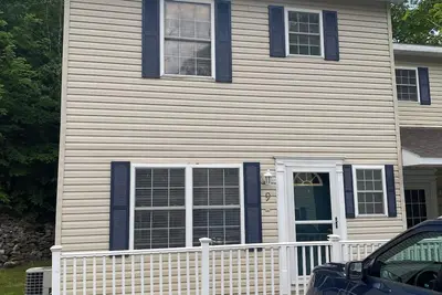 Cozy 2-bedroom condo in enchanting Petoskey with WiFi, Ac. State Park, Bike Path