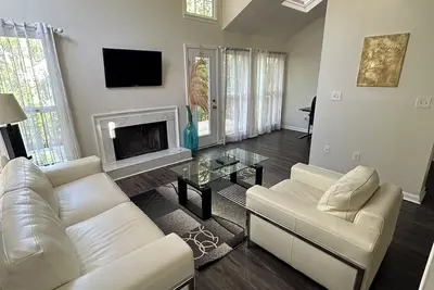 Image de Townnhome on a hill in Marietta, with WiFi, Close To Braves Stadium