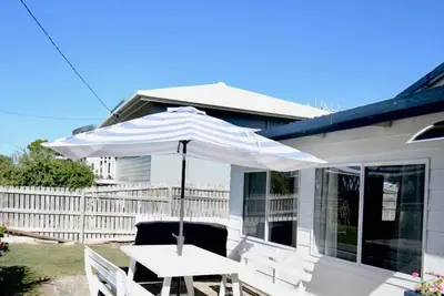 Image de Esplanade Beach House!