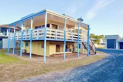 Image de Ocean Front 'Beachie' Holiday Home!