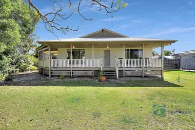 Image de Lowset Queenslander 1 Street from the Beach