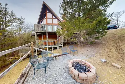 Image de Stunning lakefront home w/ dock, fire pit, pool table, & free attraction tickets
