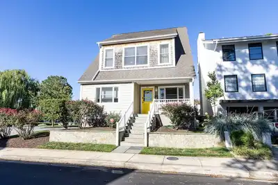 Image de All Newly-Designed Water Views, Expansive Yard, Steps to Restaurants and Downtown Annapolis