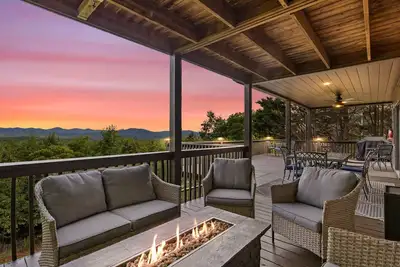 Image de Mountain Views~Games~Hot Tub~Fire Pit~Bbq~New