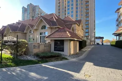 Image de Sunset Waterfront Resort, Townhouse 1. Downtown Kelowna in the cultural district