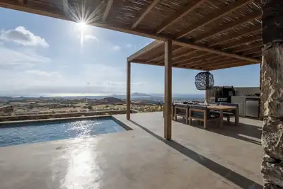 Image de Private retreat in the hills of Vivlos, overlooking the southern Aegean Sea.