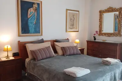 Spacious 3-bedroom apartment with Ac, WiFi in beautiful Napoli