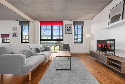 Image de Stunning Canal Side Flat by City SuperHost