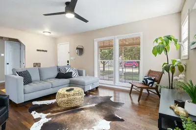 The Cactus Rose - 2br 1ba - Walk to Texas Tech