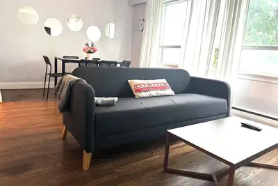 Image de Entire 2 Bedroom Apartment in Upper Beaches