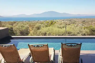 Image de Evia Private Pool Gem - Seabliss Tranquil Oasis