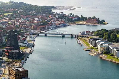 Image de 1 Room Apartment 60m From the Harbor