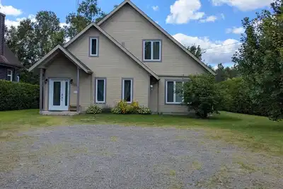 Image de Chalet au bord d'un lac avec plage privée et à 12 km Station de ski Val St-Côme