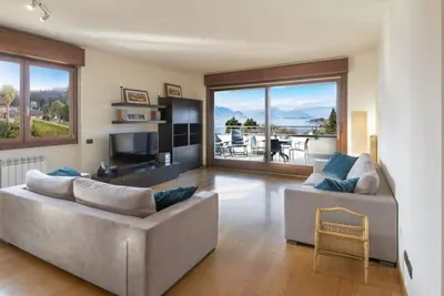 Image de The House on the Lake