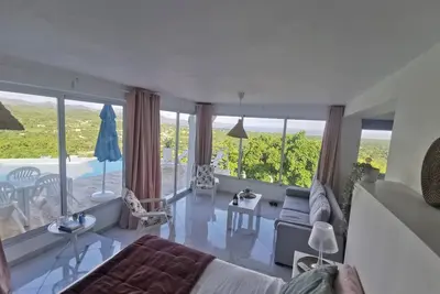 Image de Très beau studio cosy, piscine, vue mer et montagne