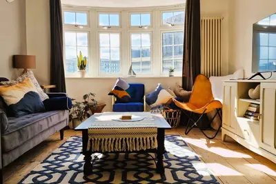 A stunning 3 bedroom house, 5-star stay on the city walls by West Quay.