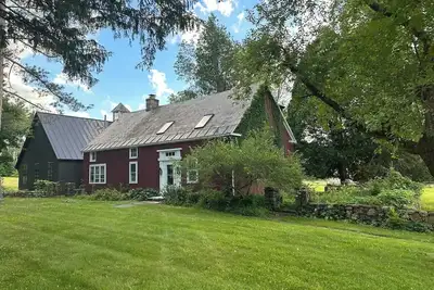 Image de Charming 3-bedroom guest house converted from original 1790 Post and Beam Barn.