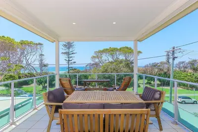 Image de Ocean View 2 Bed - Top-Floor Beachfront Bliss with Stunning 180° Ocean Vistas
