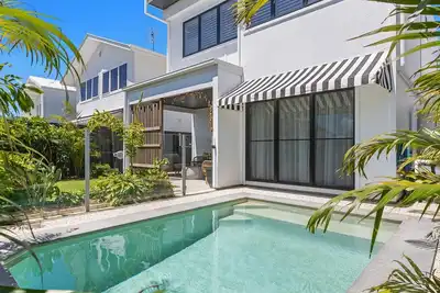 Image de Sea Spray - Storey beach house with plunge pool and park views