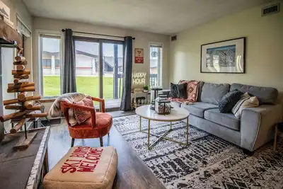 Image de The Lodge-Modern Ski-Out/Ski-Out. Serene retreat Condo for the Outdoorsy type!