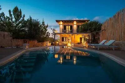 Luxurious 4-Bedroom Villa with Stunning Sea Views