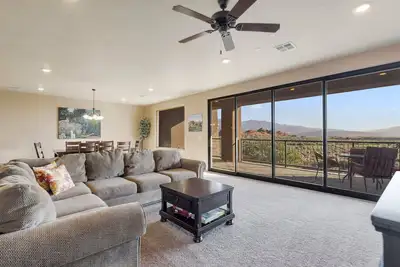 Image de Resort Comforts at Luxury Desert Playground