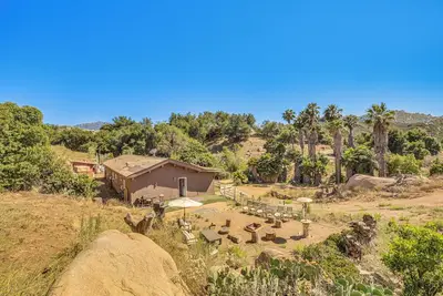 Image de Patio & Mountain Views: Rustic Ramona Home!