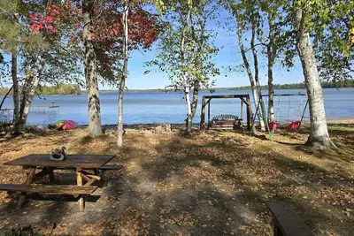Image de Lakefront Charming 2-bedroom cottage on Douglas Lake with WiFi access