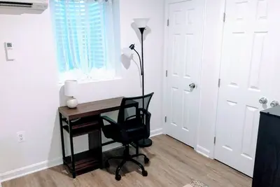 Image de Modern 2 Br Close to Metro + Trails