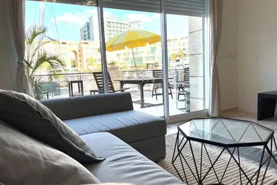 Image de Huge patio apt in Herzlia