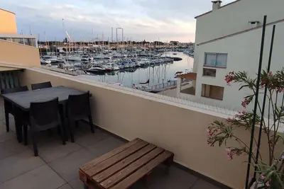 Image de Vaste appartement Centre Port, plages à 15min à pied, commodités sur place.