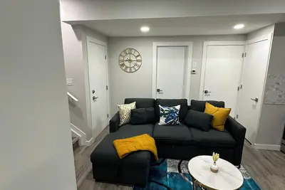 Image de 2 Bedroom luxury basement suite near West Edmonton mall