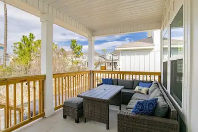 Image de A Sweet Retreat! Refined Coastal Living.
