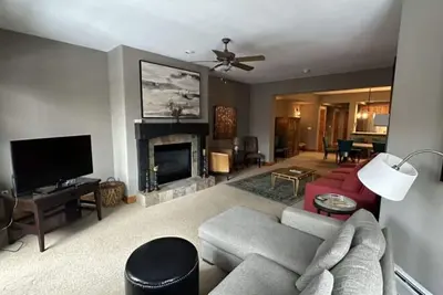 Image de Spacious 2br+Den Condo at Lodge Brookside