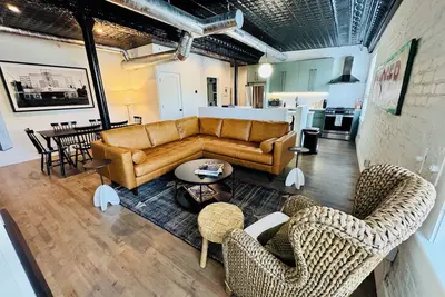 Image de Kroger Lofts | Unit C | Rooftop Pool & Deck