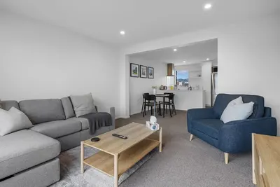 Image de Central 2br Apartment with City Views & Secure Parking