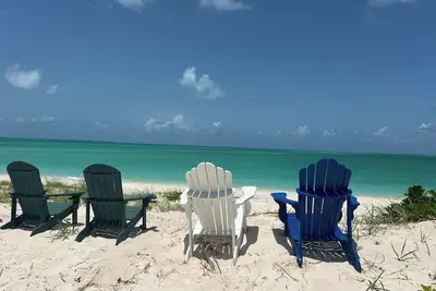 Image de Turtle Cove is steps away from Paradise with private beach access. Oceanfront