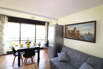 Image de 2 pièces avec piscines proche mer et commerces