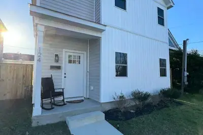 New 3br, 2. 5 Ba Build Downtown!