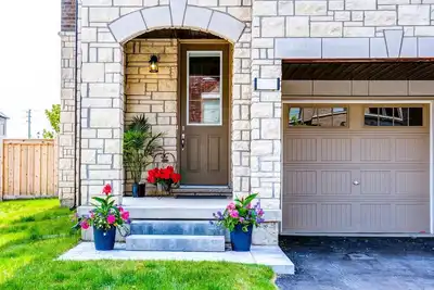 Image de Wow! Super Clean & Newly Built Townhouse!