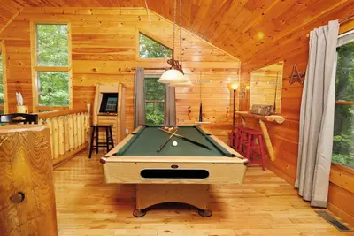 Image de Hot Tub, Private Jacuzzi's, Game Loft, + More! - Whispering Grace