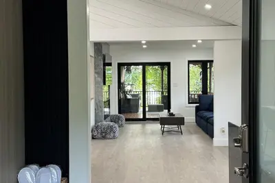 Image de Escape to Blue Wolf Inn – Pet-Friendly, Hot Tub, Nature Lovers' Getaway