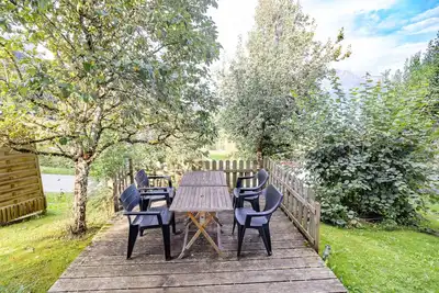 Appartement \"La Charbonnière 2\" avec vue sur les montagnes, terrasse privée et Wi-Fi