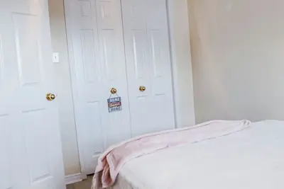 Image de Story-House is located in Waterloo-Kitchener area with 3 big bedrooms.