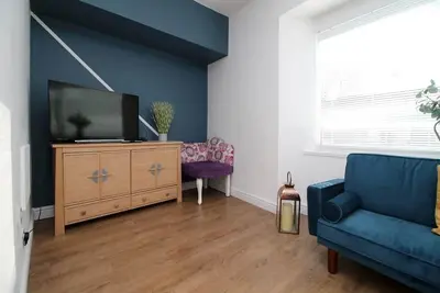 Image de Comfortable 5-Bedroom Home free parking