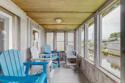 Image de Luxury Waterfront Living in Frisco's Coastal Paradise w/ Rooftop Deck