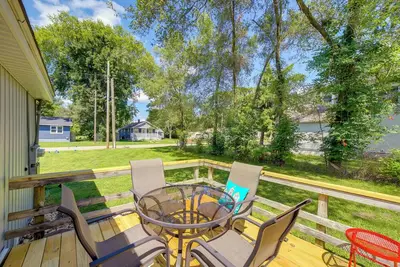 Image de Wayland Retreat w/ Deck: Walk to Downtown!