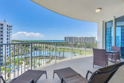 Image de Destin Resort Condo w/ Pool + Beach Shuttle!