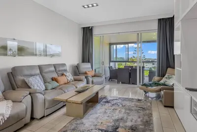 Image de Luxury Apartment 1310 at Bells Boulevard - Exclusive 3-Bedroom Suite in the Boutique Bale Complex.