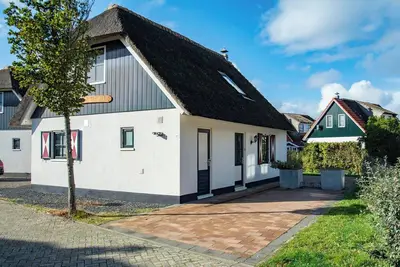 Image de Villa agréable avec bain à remous
